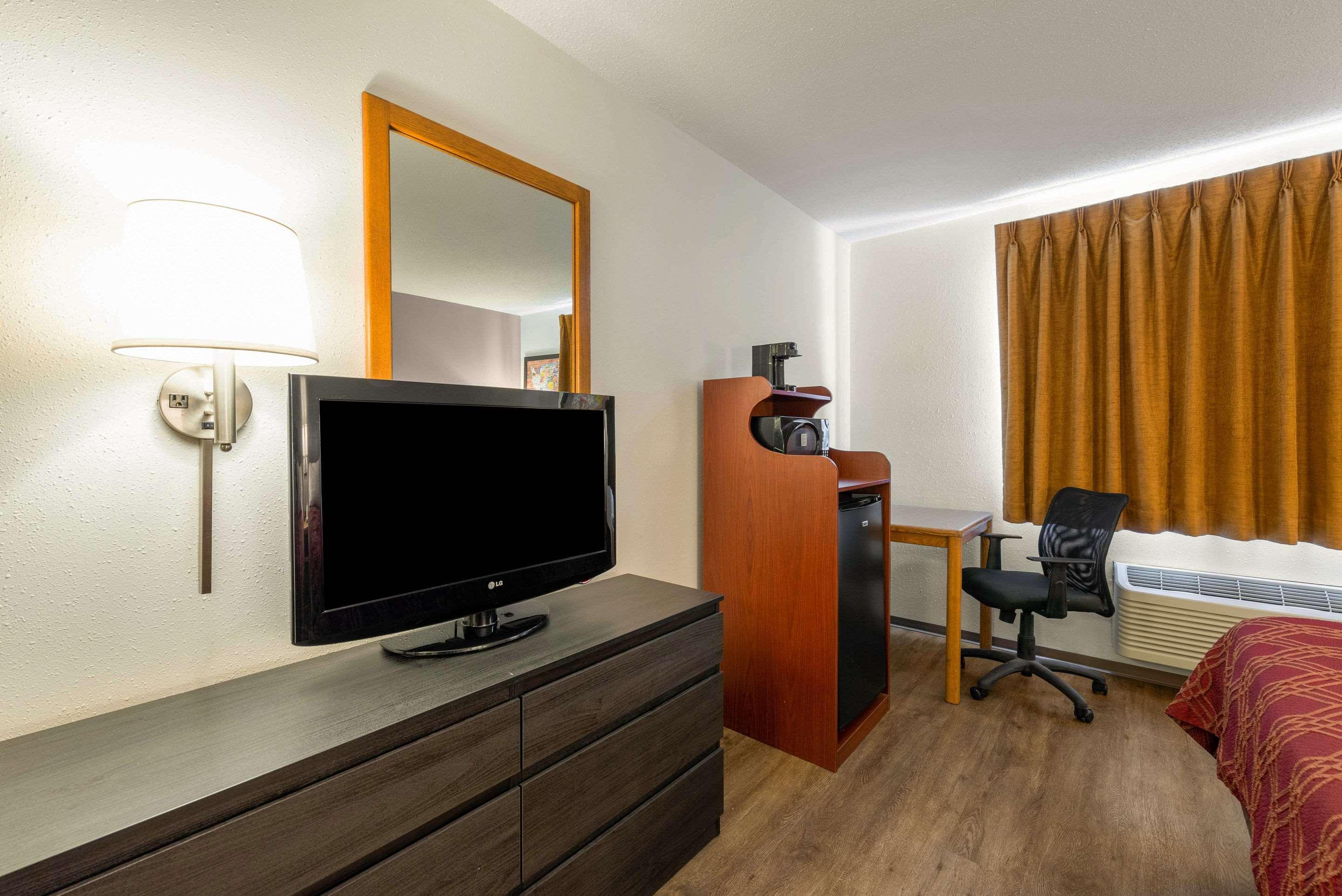 Econo Lodge Ortonville Luaran gambar